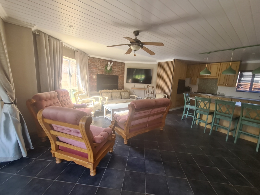 To Let 5 Bedroom Property for Rent in Fraaiuitsig Western Cape